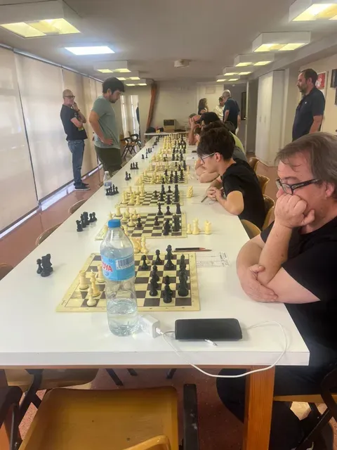 đ SimultĂ nies amb el MF Joan Trepat al club