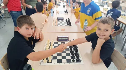 ♟️ Torneig i simultànies amb el MF Joan Trepat al Col·legi Episcopal